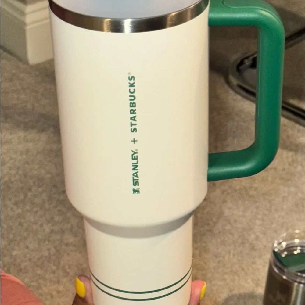 Stanley Cream and Green Travel Mug Duo - Picture 4 of 9